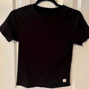 Vuori Pose Fitted Tee - Black